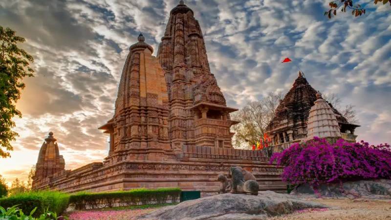 You are currently viewing Golden triangle tour with Khajuraho and Varanasi 8 days 7 nights